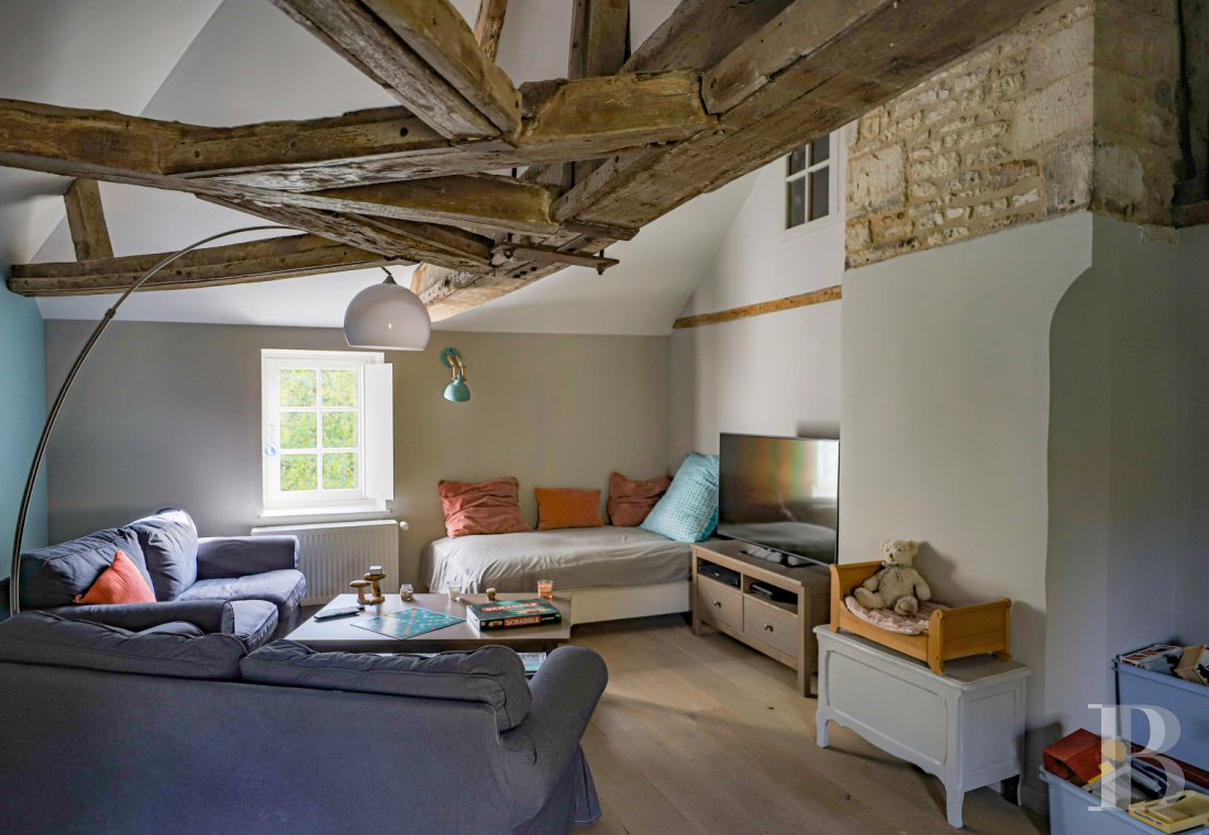 En Normandie, à Falaise, une maison des 17e et 18e siècles au cœur d’un quartier historique - photo  n°31